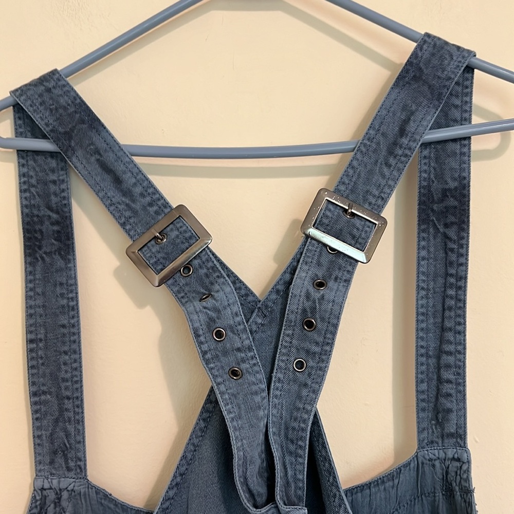 Free people Felix taper Women's Blue Denim Overalls buckle size M Like new - Picture 7 of 15